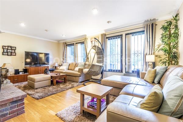Highwood Hill, Mill Hill, NW7